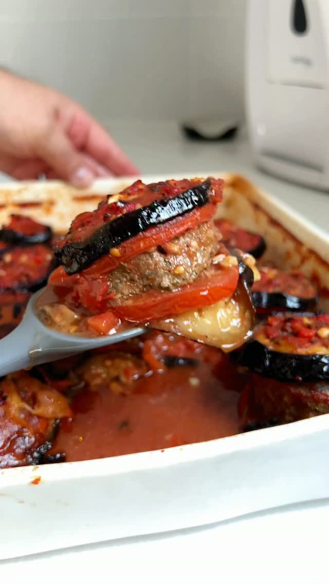 מוסקה חצילים ובשר בתנור