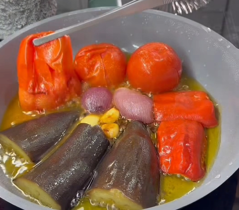 רוטב חצילים לפסטה בסגנון תורכי